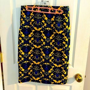41 Hawthorne pencil skirt. beautiful yellow and blue pattern. medium